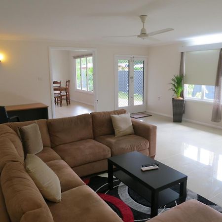 Edge Hill Green Oasis: Central Cairns Retreat Exterior photo