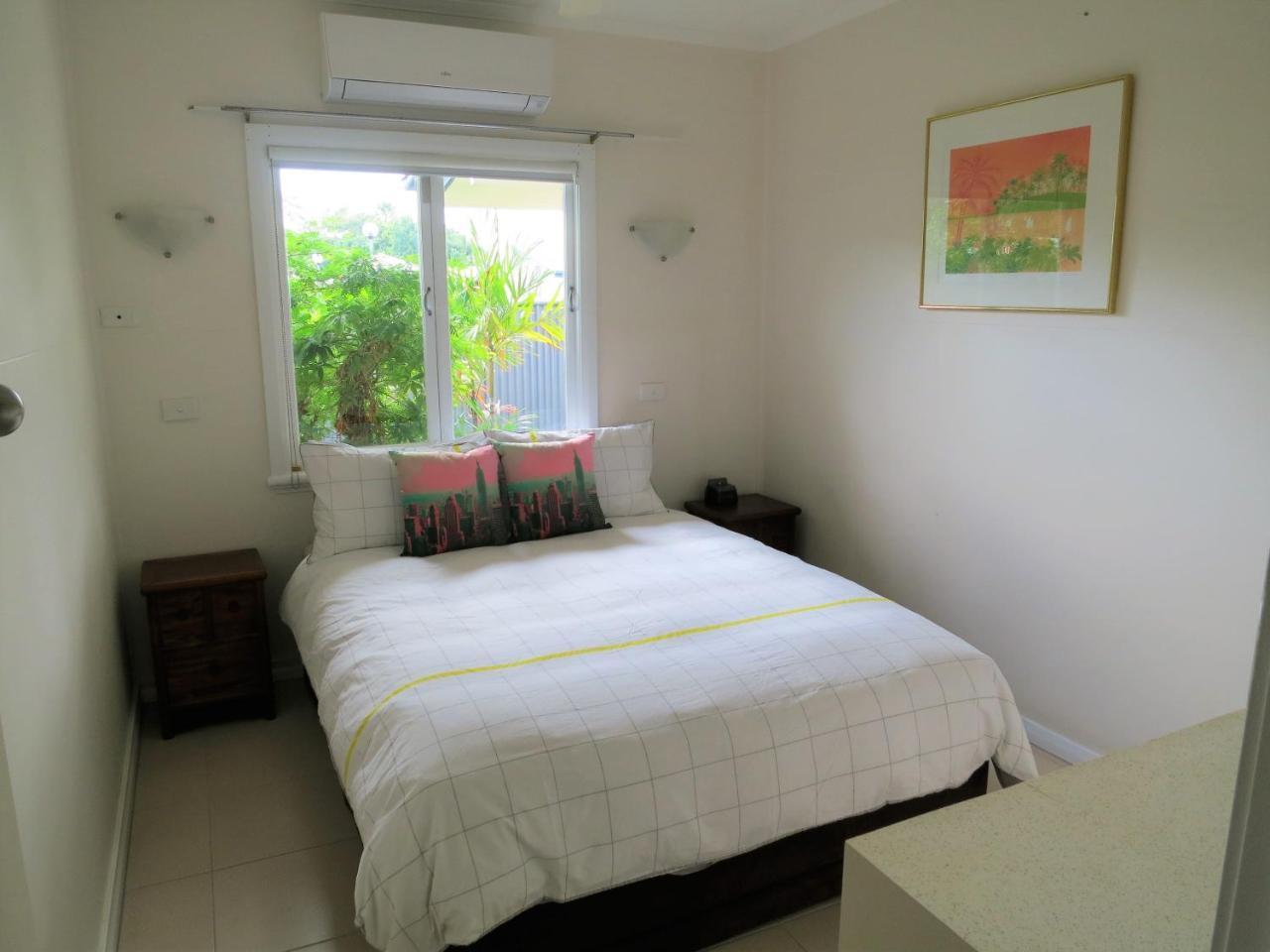 Edge Hill Green Oasis: Central Cairns Retreat Exterior photo