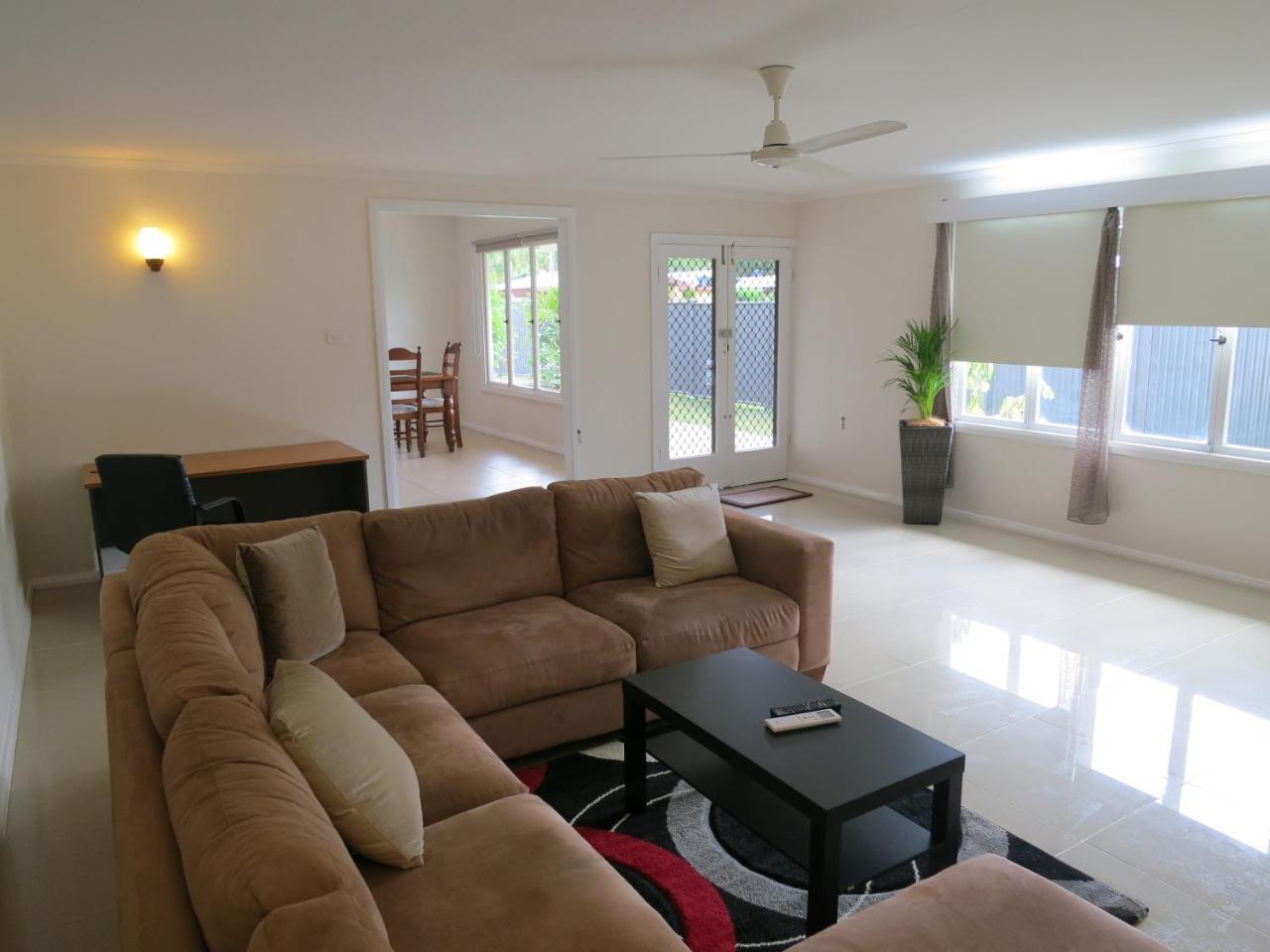 Edge Hill Green Oasis: Central Cairns Retreat Exterior photo